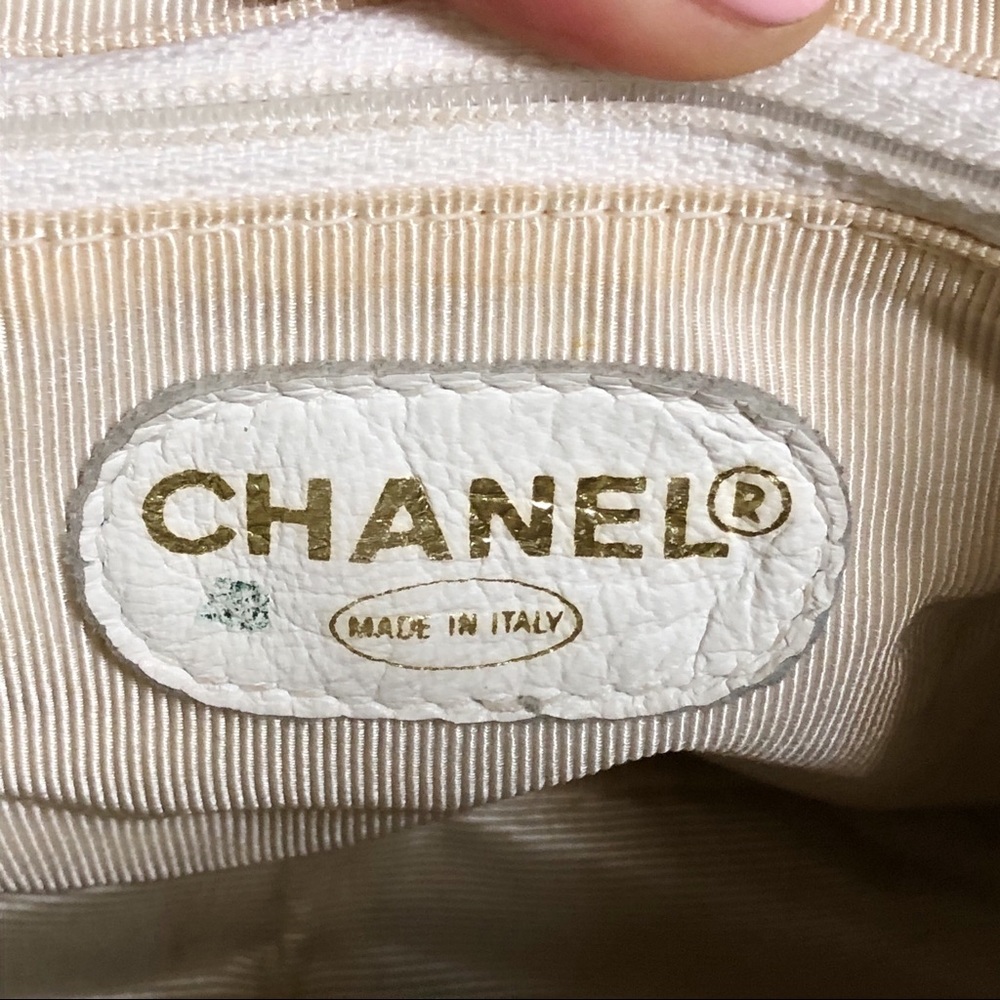 ❤️CHANEL❤️ WHITE BUCKET BAG - Picture 13 of 15